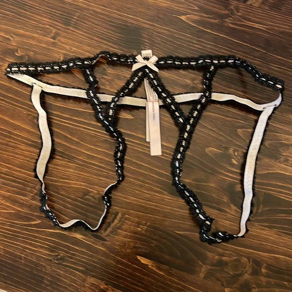 Victoria’s Secret black lace lingerie - Picture 3 of 3